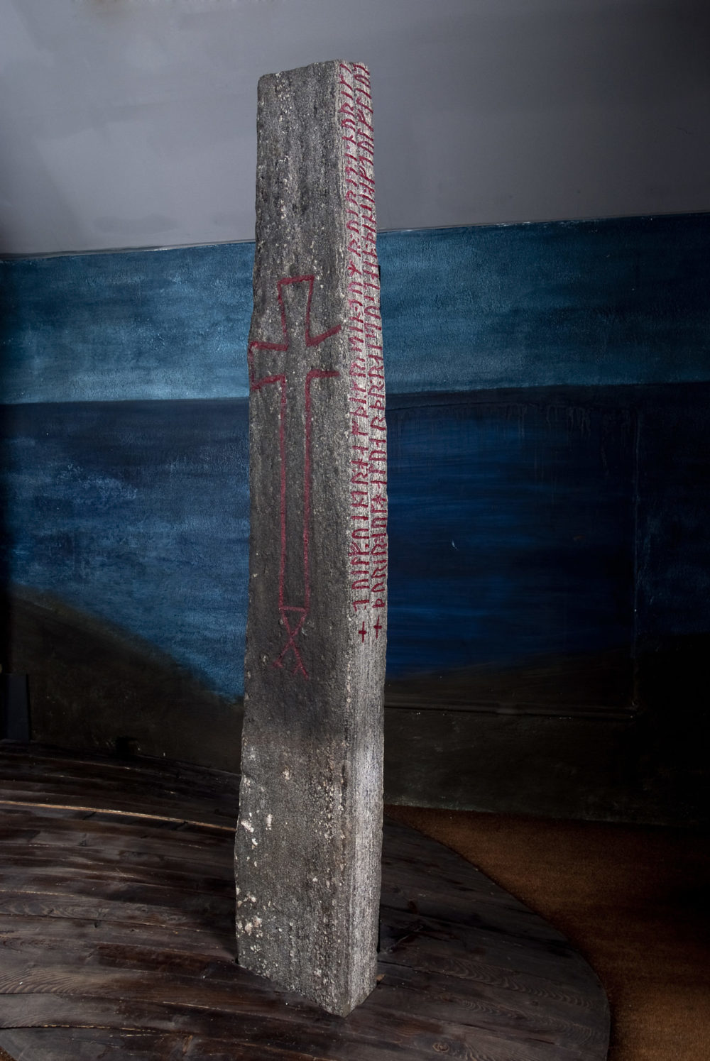Kulisteinen, slik den står på Museet i dag. Foto: Åge Hojem, NTNU Vitenskapsmuseet