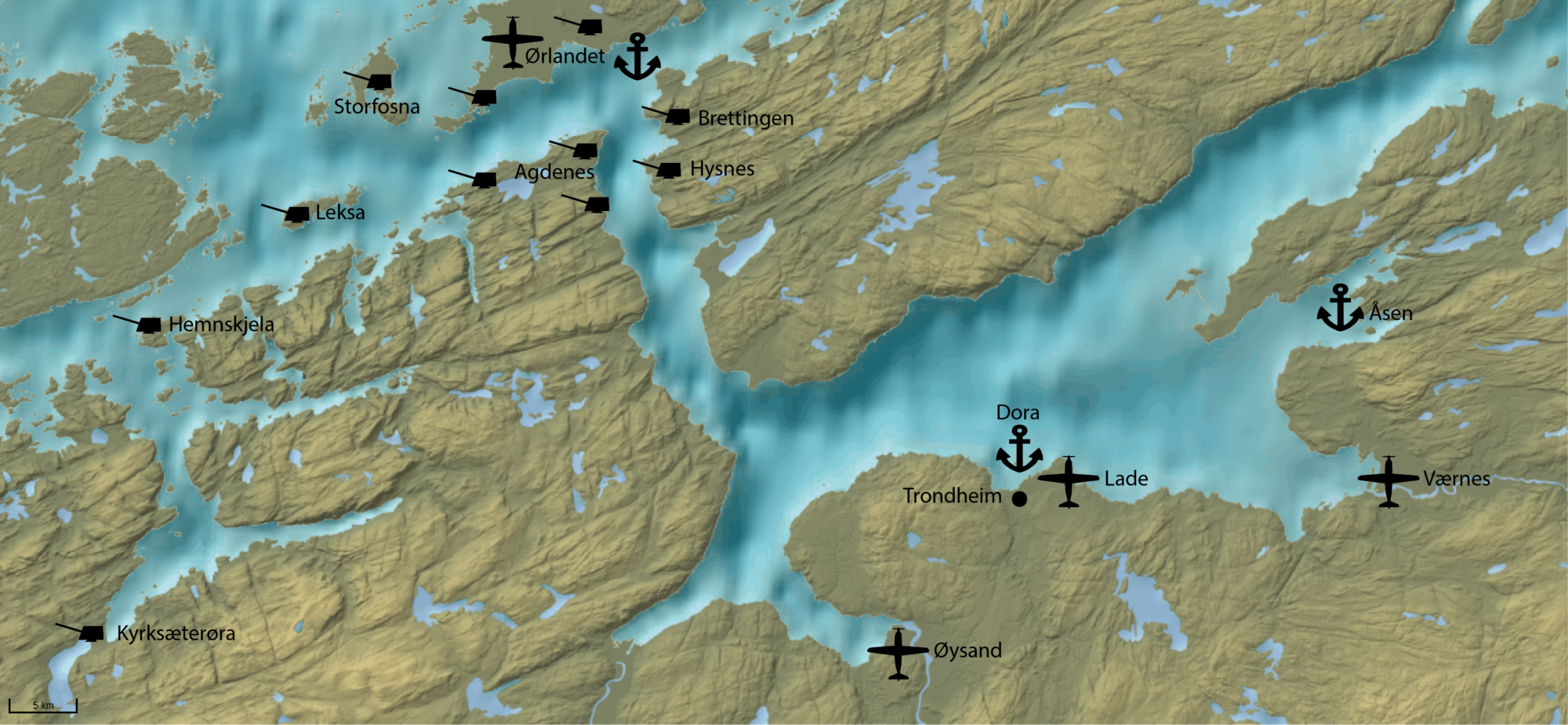 Kart over fjorden med de viktigste kystfortene, havnebasene og flyplassene markert. Kart: Kristoffer Grini