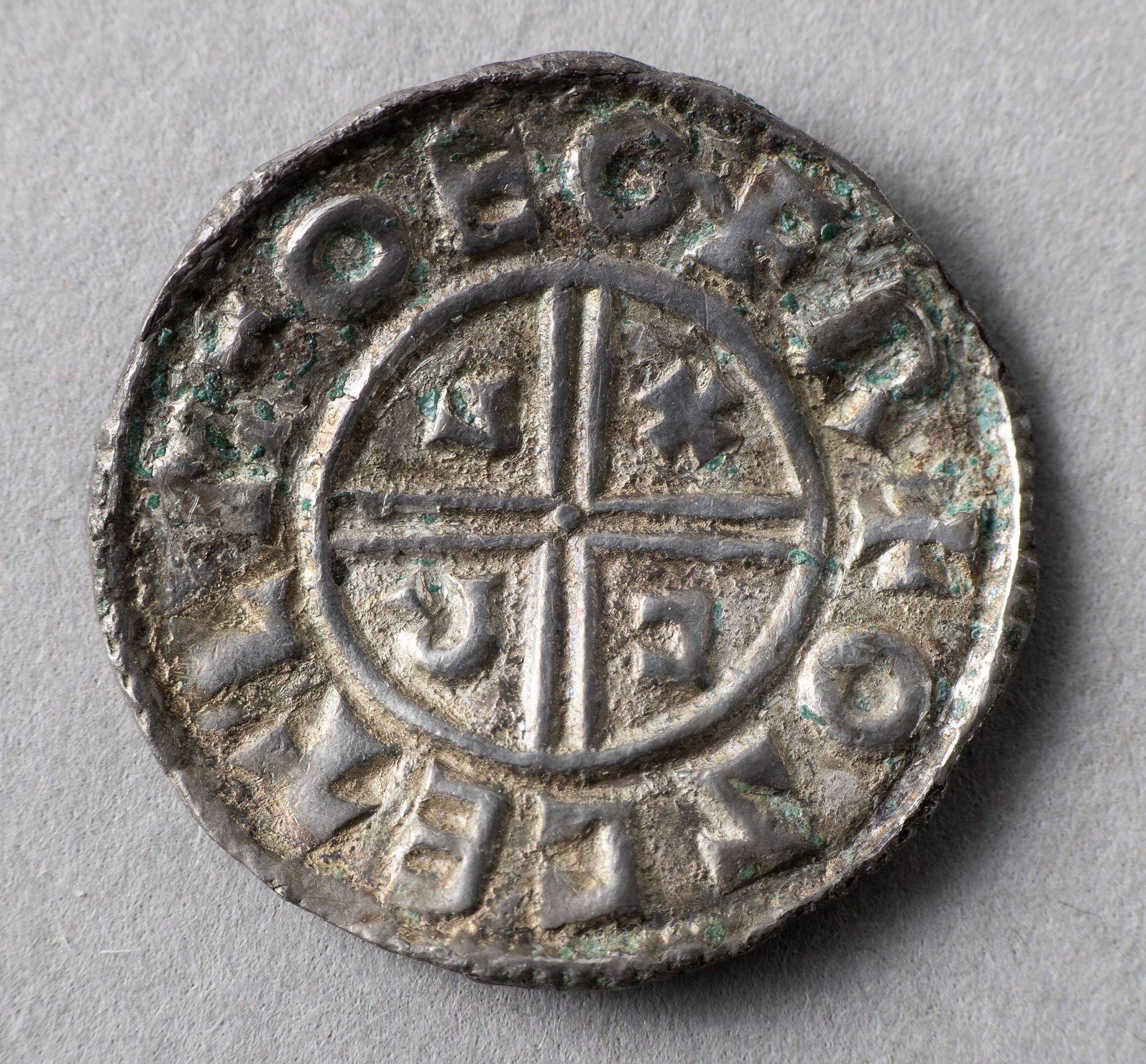 Bilde av en sølvmynt fra Posthustomta