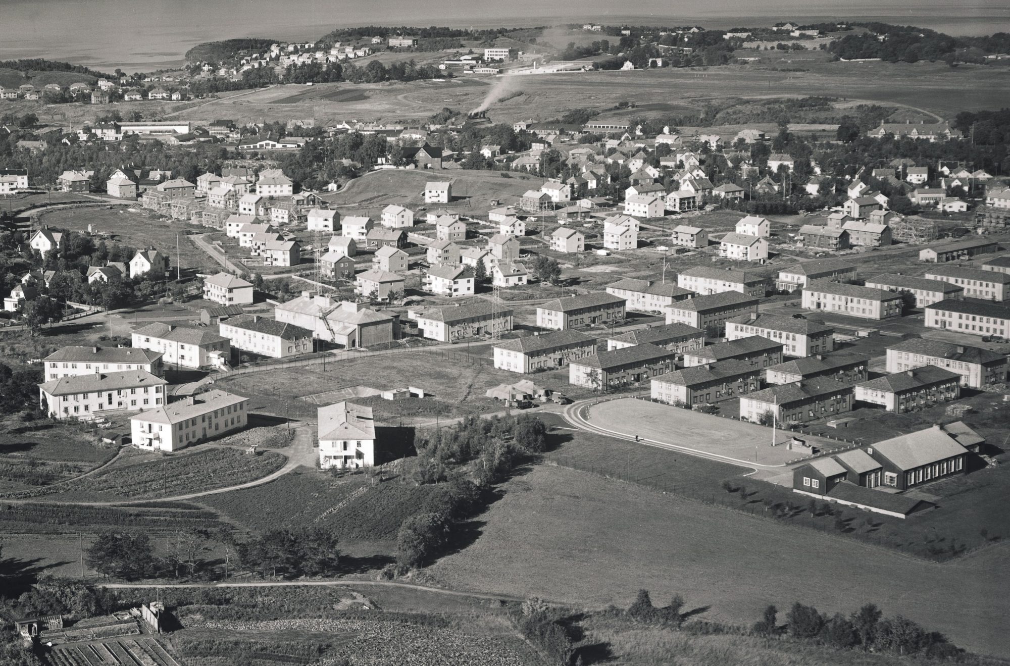 Foto av Persaunet leir tatt i 1950 av Widerøes flyveselskap. Foto fra Gunnerusbibliotekets spesialsamlinger
